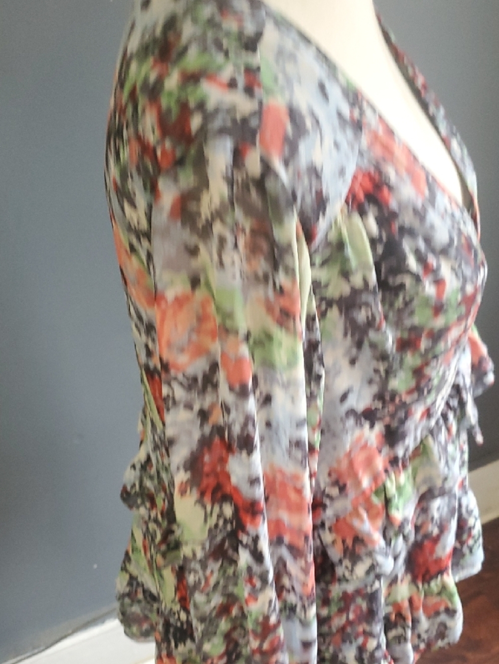 cinq a sept Floral Abstract V-Neck Ruffle Long Sleeve Top - Coral, Green, Gray - Picture 5 of 16